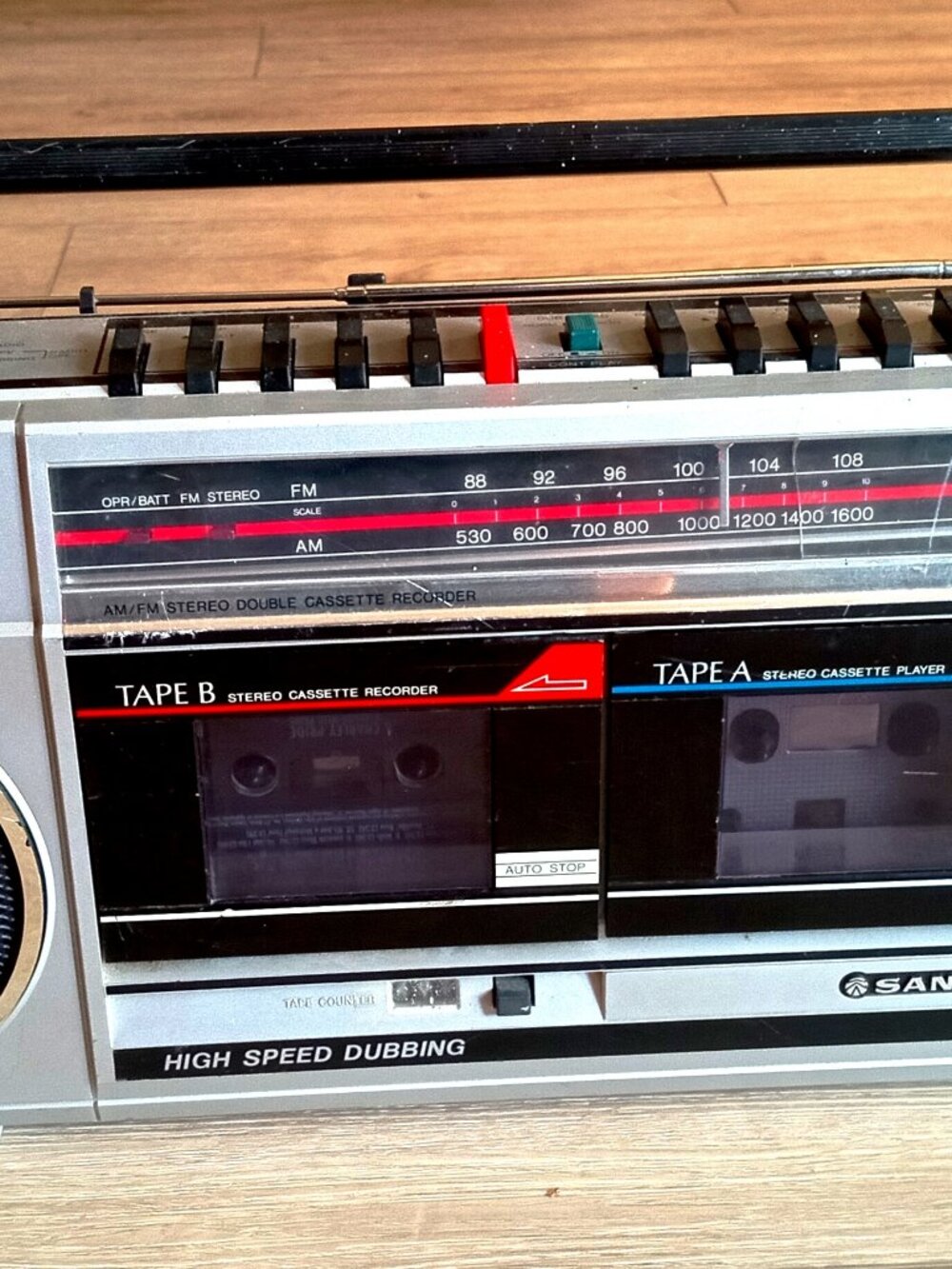 1980s SANYO M W200 RADIO STEREO CASSETTE PLAYER BOOMBOX: WORKING W/CASSETTES